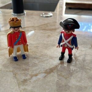 Playmobil 2 figures with crown, hat, cape, military outfit. Redcoat.